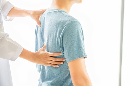 What causes lower back pain in hindi