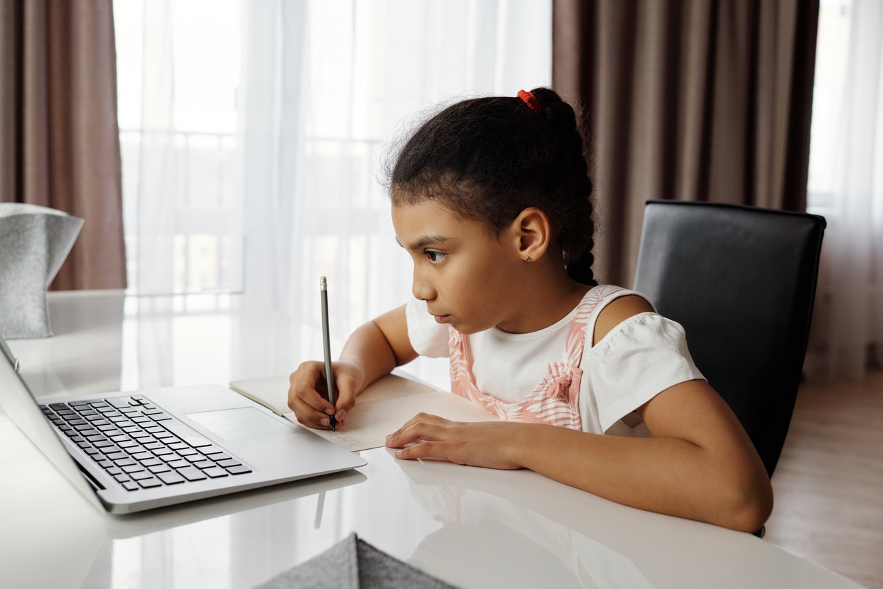  Dangers of too much Screen Time in hindi